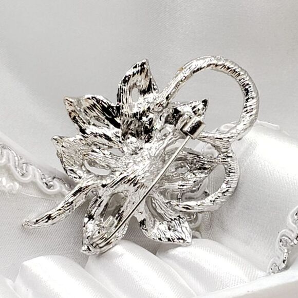 Brand New Pearl Rhinestone Silver Brooch Pin - Picture 3 of 3